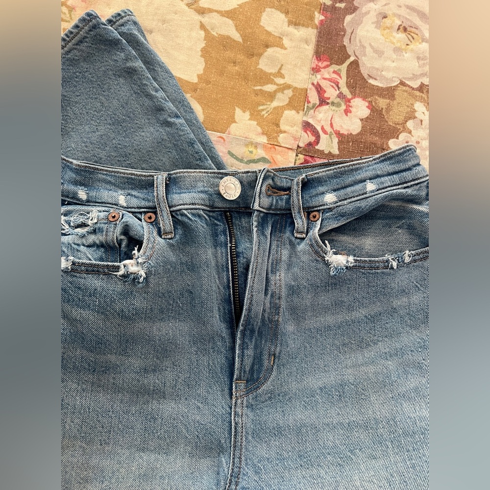 American Eagle Outfitters Light Blue Distressed Boyfriend Jeans